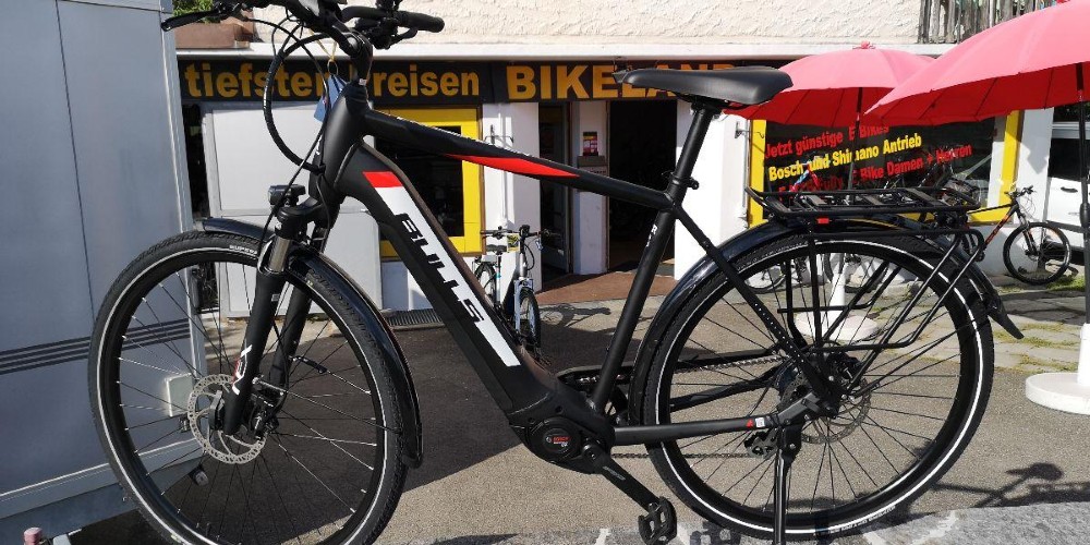 fahrrad mit integriertem licht im rahmen