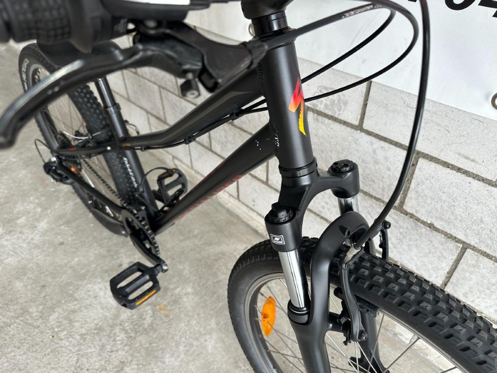 Kindervelo kaufen: SPECIALIZED Hotrock 24 Occasion