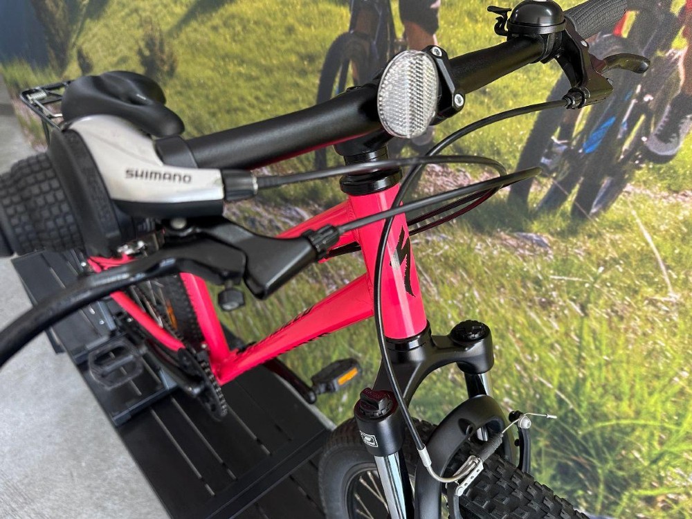 Kindervelo kaufen: SPECIALIZED Hotrock 24" Occasion