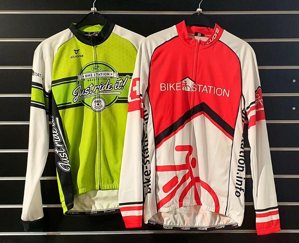 Velozubehör kaufen: Vêtements PEARL IZUMI Kurzarm Shirts / Langarm Shirts / Winterjacken Action