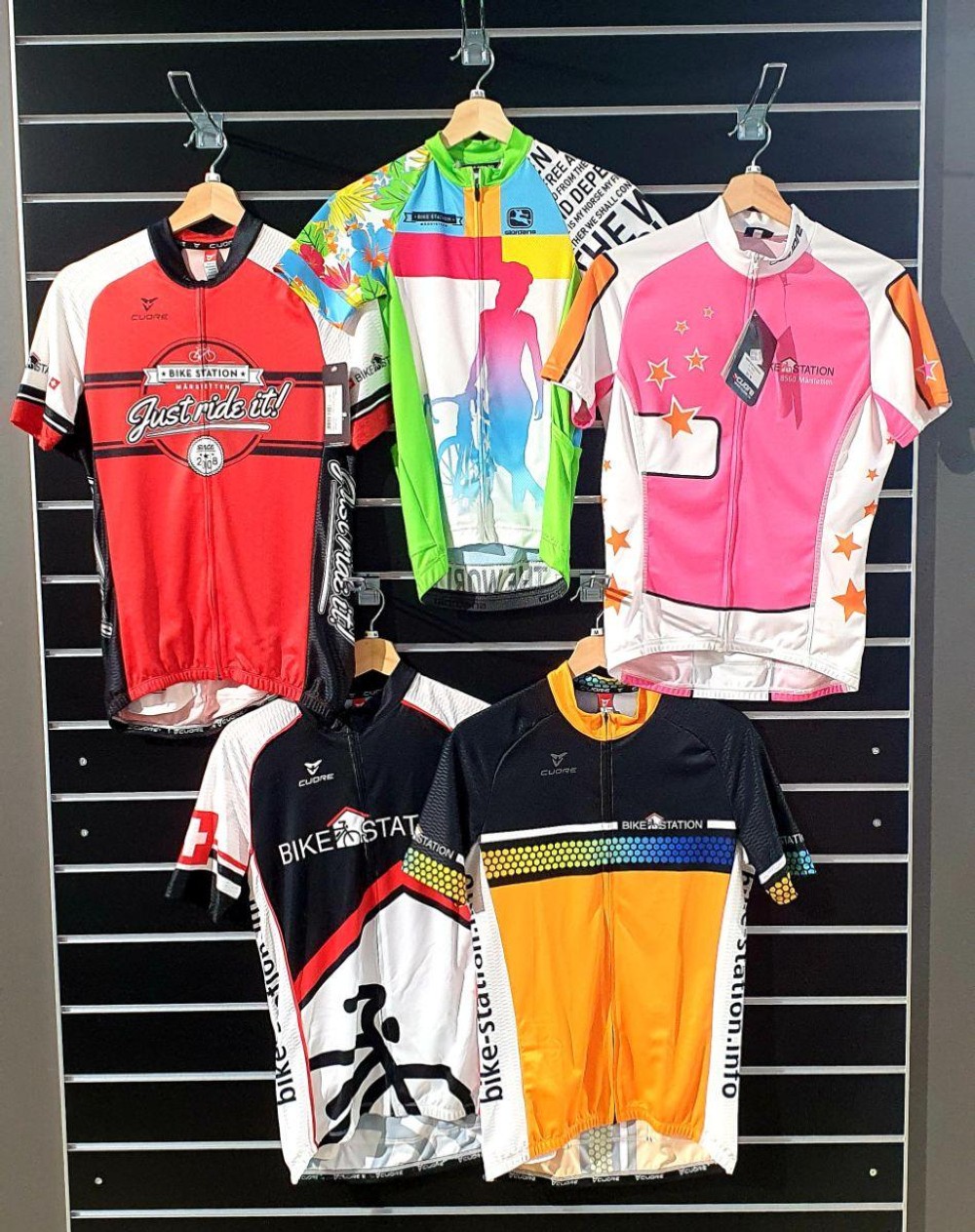 Velozubehör kaufen: Bekleidung PEARL IZUMI Kurzarm Shirts / Langarm Shirts / Winterjacken Aktion