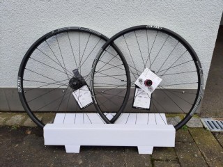 Fahrradteile kaufen: Laufräder NOTUBES Stans Crest CB7 27.5" Carbon Laufräder Neu