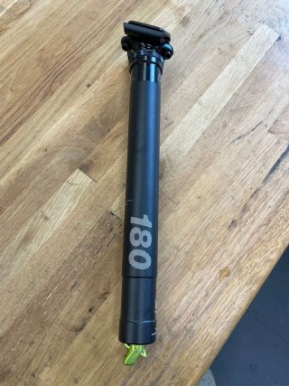 Fahrradteile kaufen: Sattel/Sattelstütze _KEINE MARKE  Occasion